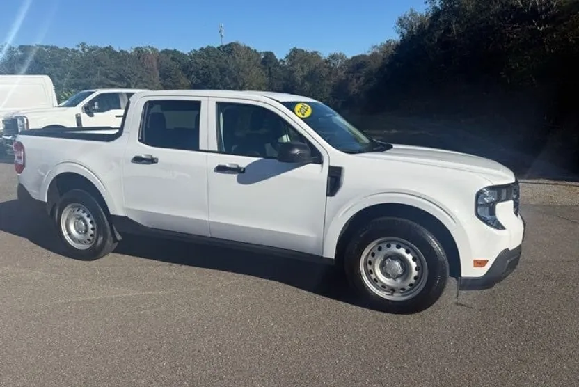 2025 Ford Maverick XL photo 1