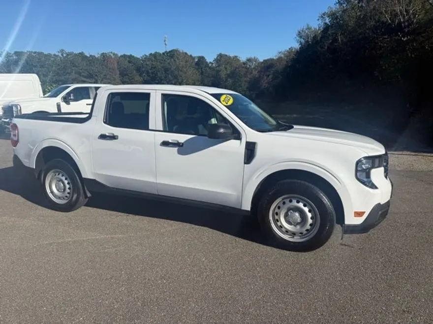 2025 Ford Maverick XL photo 1