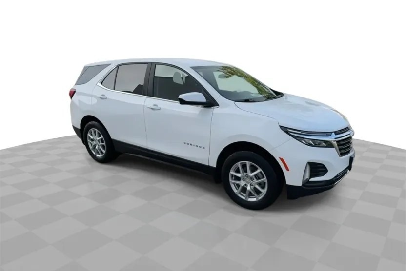 2022 Chevrolet Equinox LT photo 1