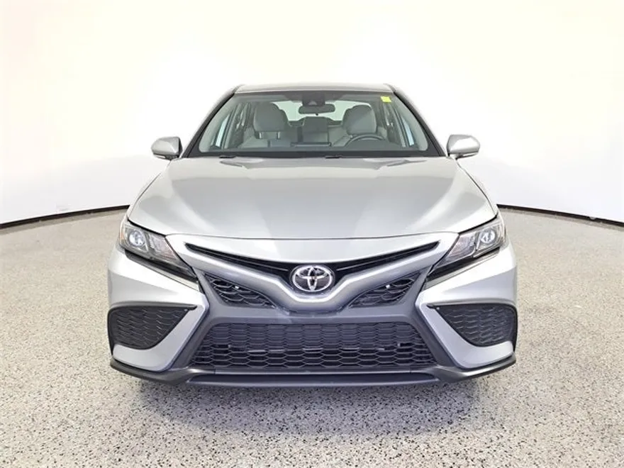 2023 Toyota Camry SE photo 1
