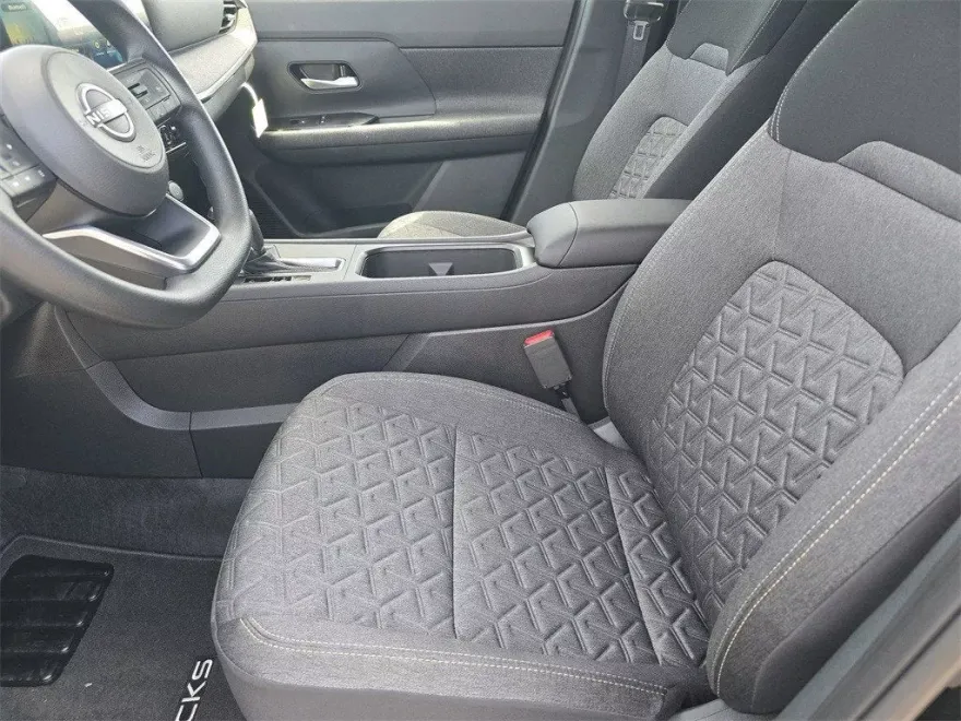 2026 Nissan Kicks SV photo 1