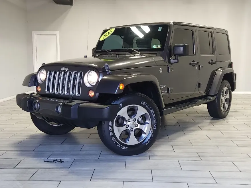 2016 Jeep Wrangler Unlimited Sahara photo 1