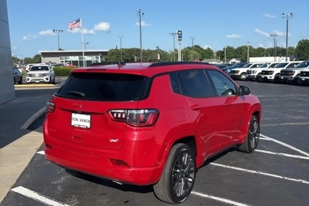 2023 Jeep Compass Limited photo 1