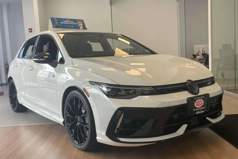 2025 Volkswagen Golf R photo 1