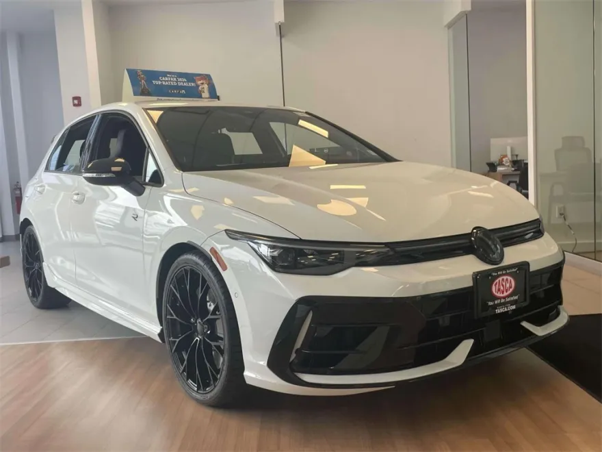 2025 Volkswagen Golf R photo 1