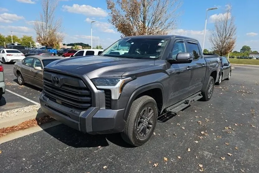2024 Toyota Tundra SR5 photo 1