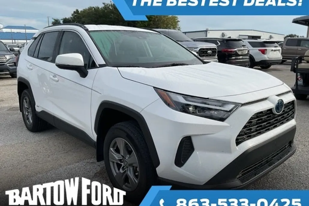 2024 Toyota RAV4 Hybrid XLE photo 1