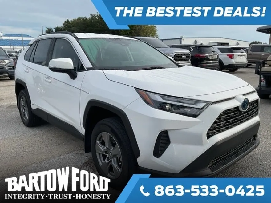 2024 Toyota RAV4 Hybrid XLE photo 1