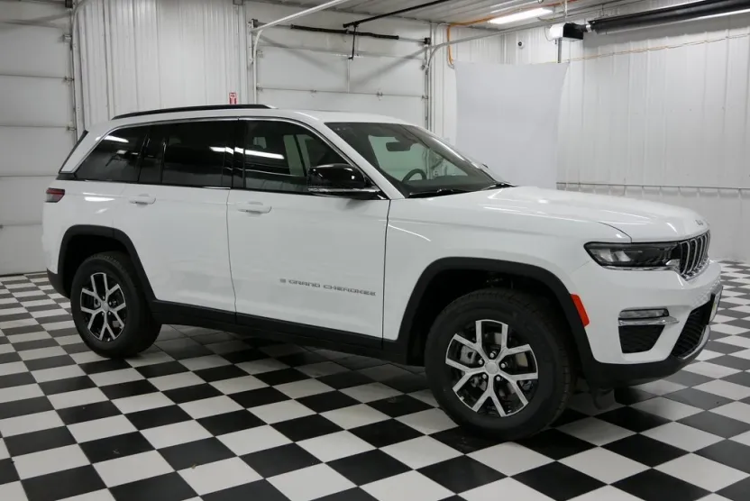 2025 Jeep Grand Cherokee Limited photo 1