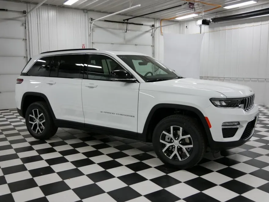 2025 Jeep Grand Cherokee Limited photo 1