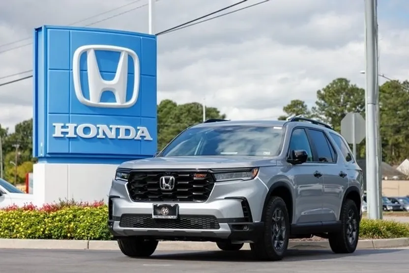 2025 Honda Pilot TrailSport photo 1