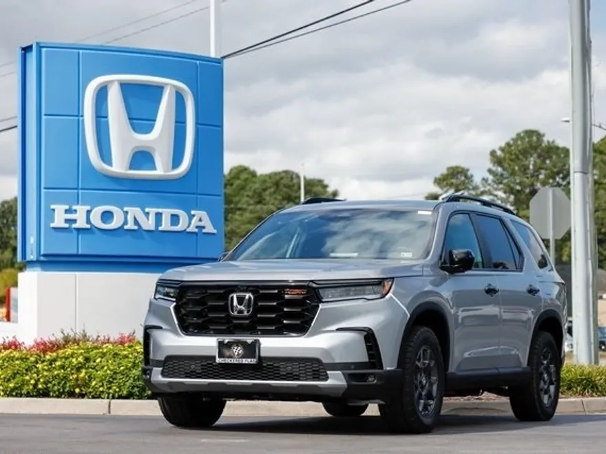 2025 Honda Pilot TrailSport photo 1