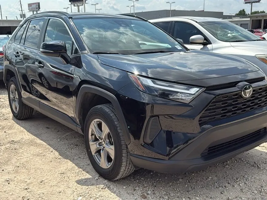 2024 Toyota RAV4 XLE photo 1