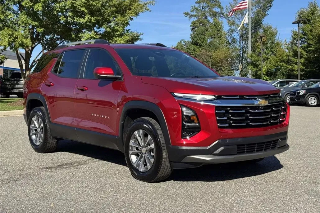 2025 Chevrolet Equinox LT photo 1