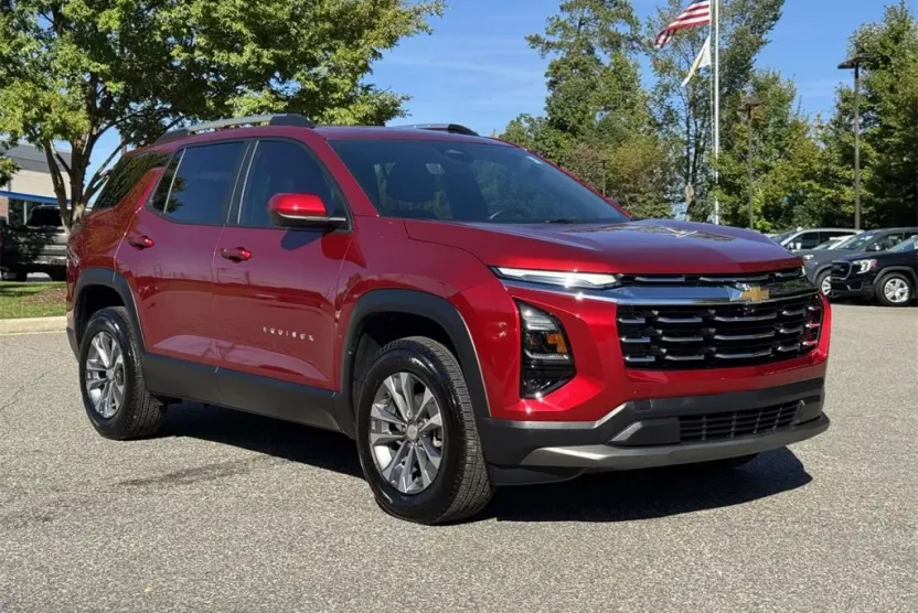 2025 Chevrolet Equinox LT photo 1