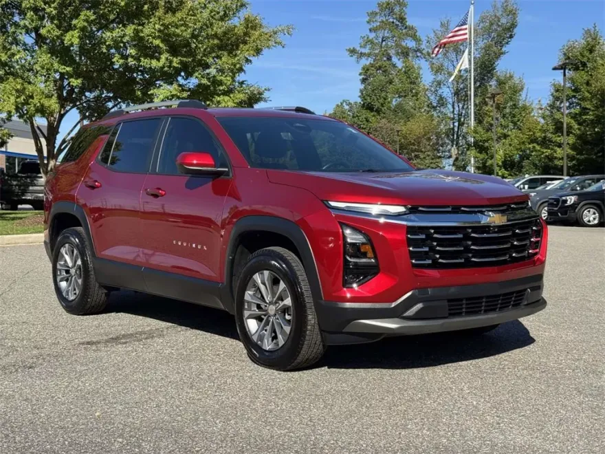 2025 Chevrolet Equinox LT photo 1