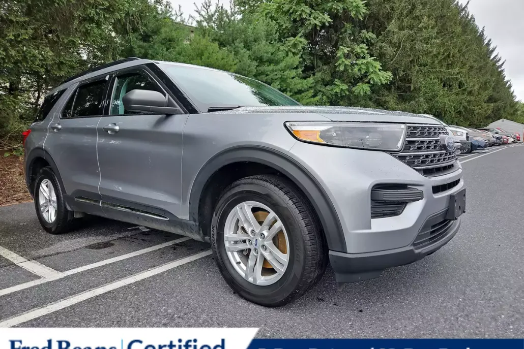 2023 Ford Explorer XLT photo 1