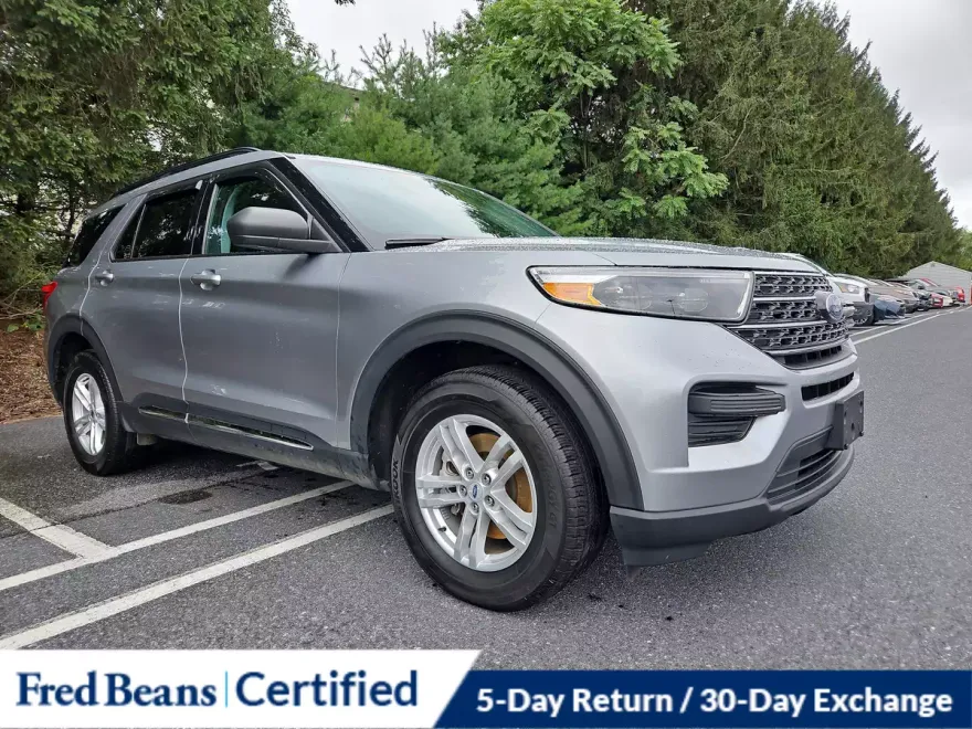 2023 Ford Explorer XLT photo 1
