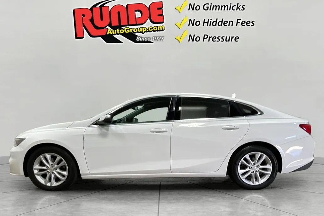 2016 Chevrolet Malibu 1LT photo 1