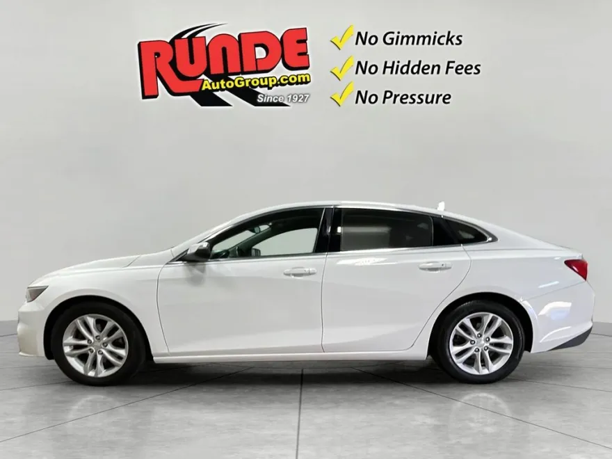 2016 Chevrolet Malibu 1LT photo 1