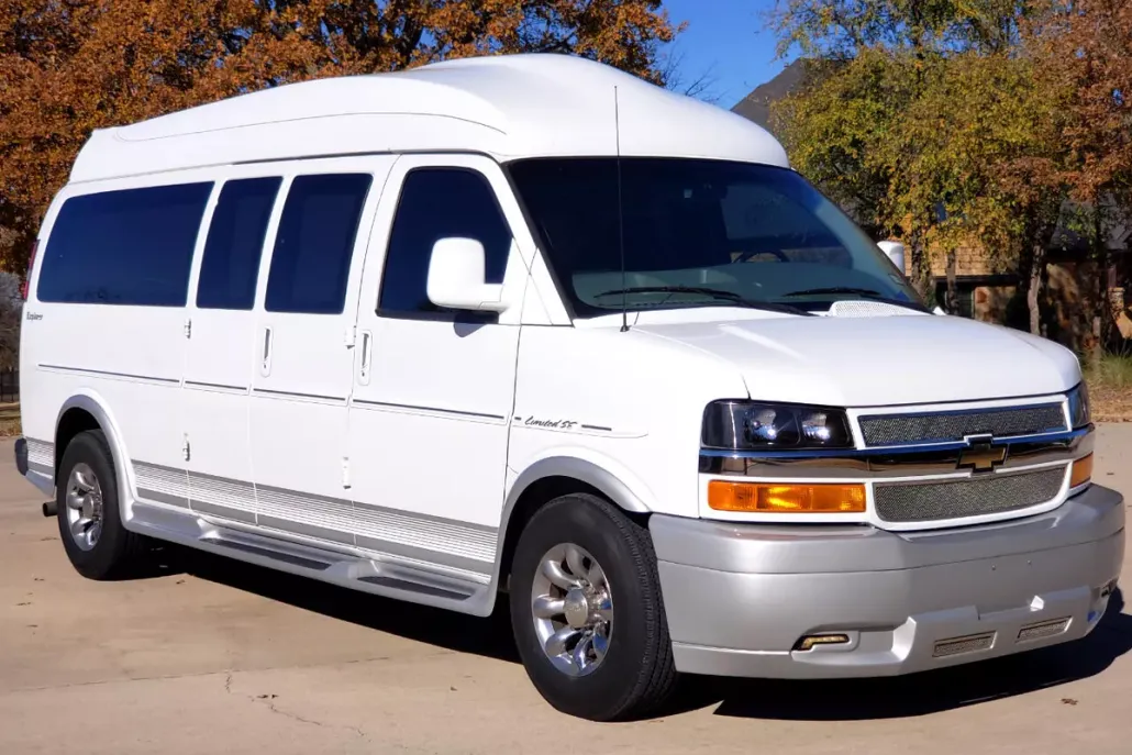 2013 Chevrolet Express 3500 Passenger photo 1