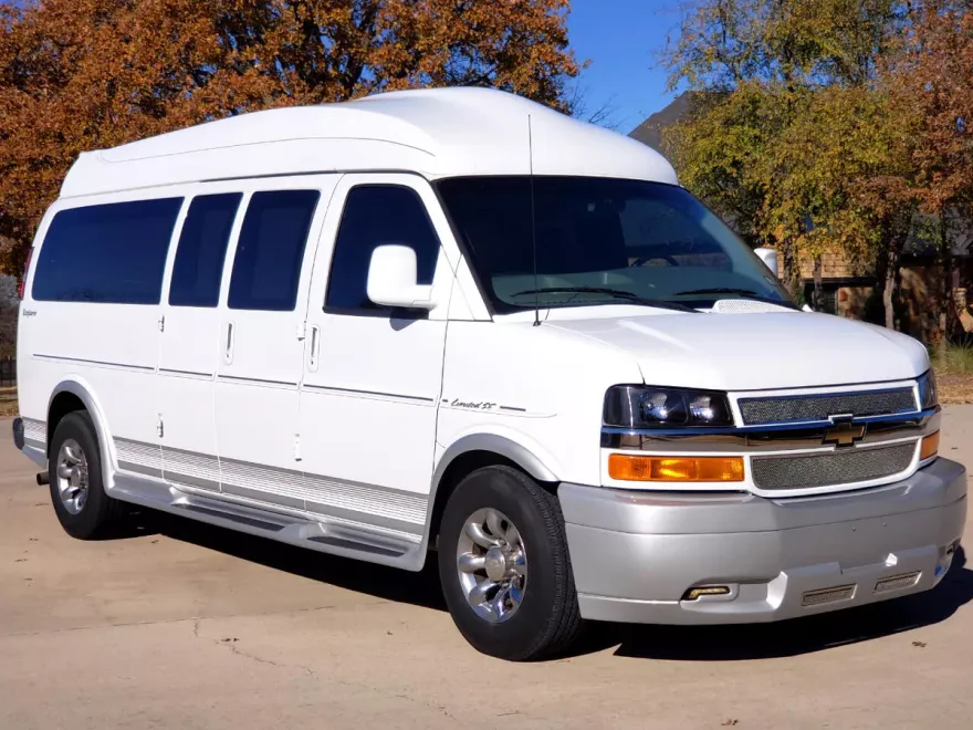 2013 Chevrolet Express 3500 Passenger photo 1