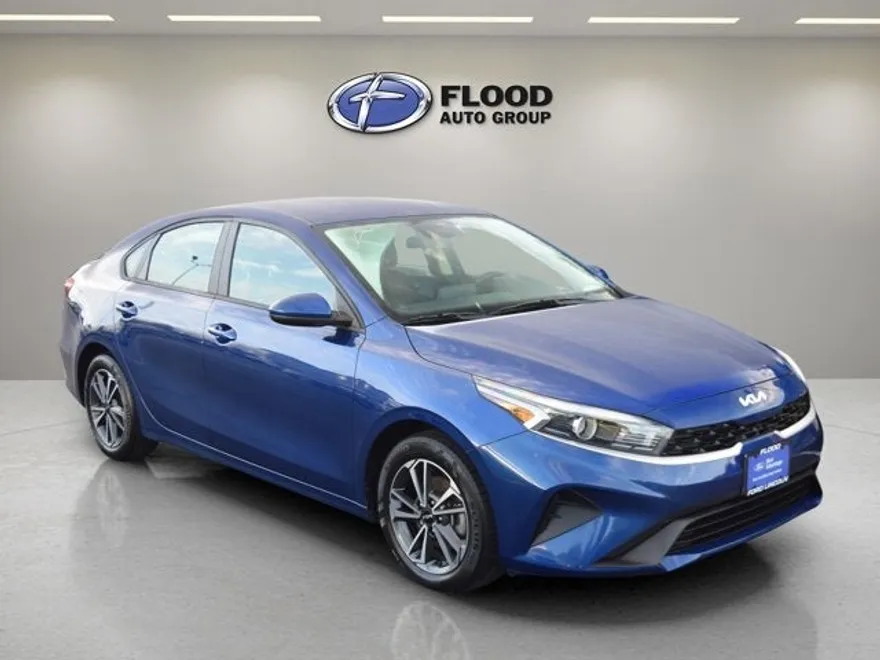 2023 Kia Forte LXS photo 1