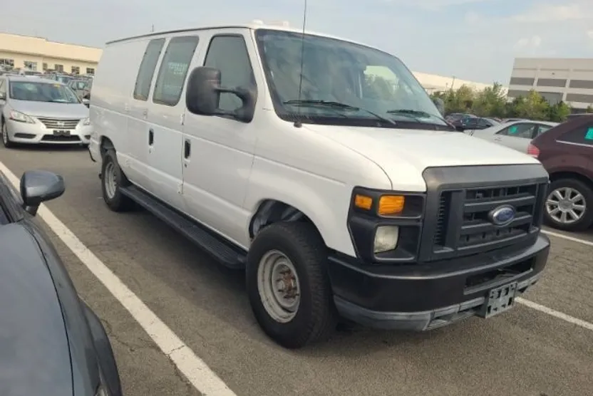 2011 Ford E-250 photo 1