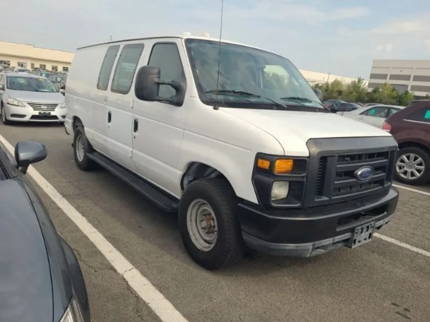 2011 Ford E-250 photo 1