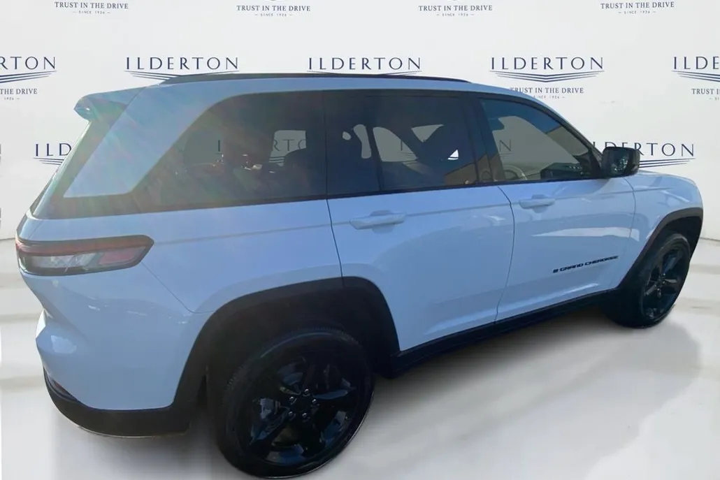 2025 Jeep Grand Cherokee Altitude photo 1