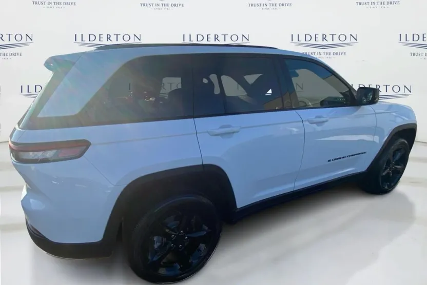 2025 Jeep Grand Cherokee Altitude photo 1