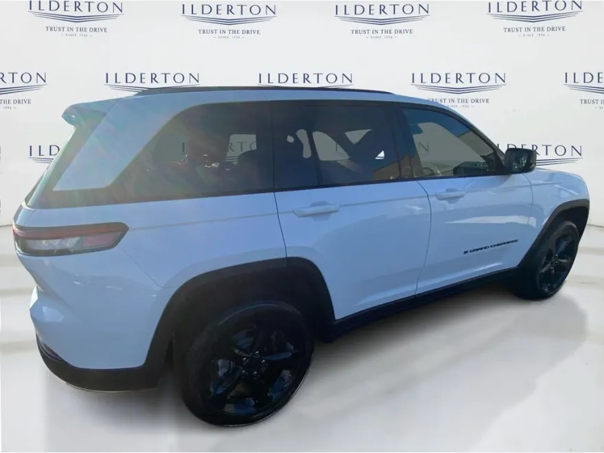 2025 Jeep Grand Cherokee Altitude photo 1