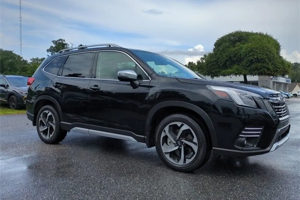 2022 Subaru Forester Touring photo 1