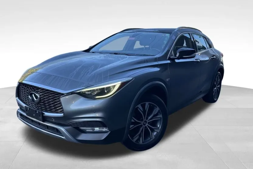 2017 Infiniti QX30 Premium photo 1
