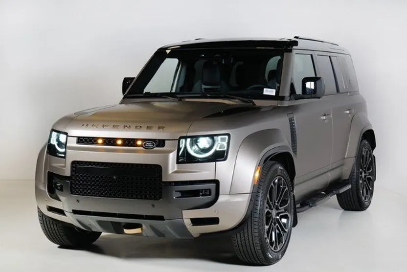 2025 Land Rover Defender 110 photo 1