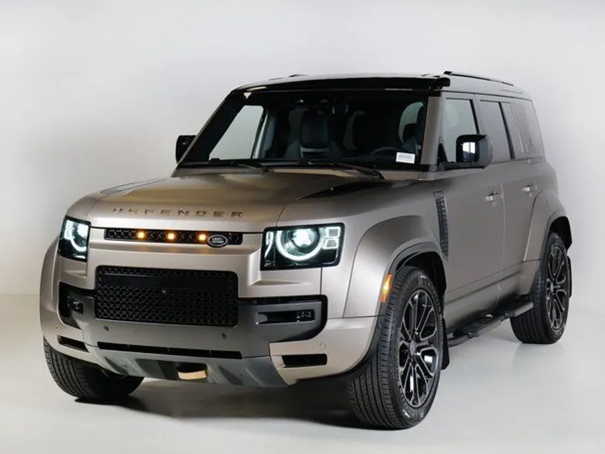 2025 Land Rover Defender 110 photo 1