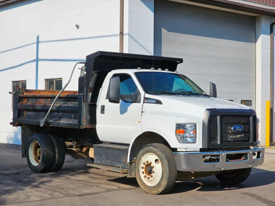 2016 Ford F-650 SuperCab photo 1