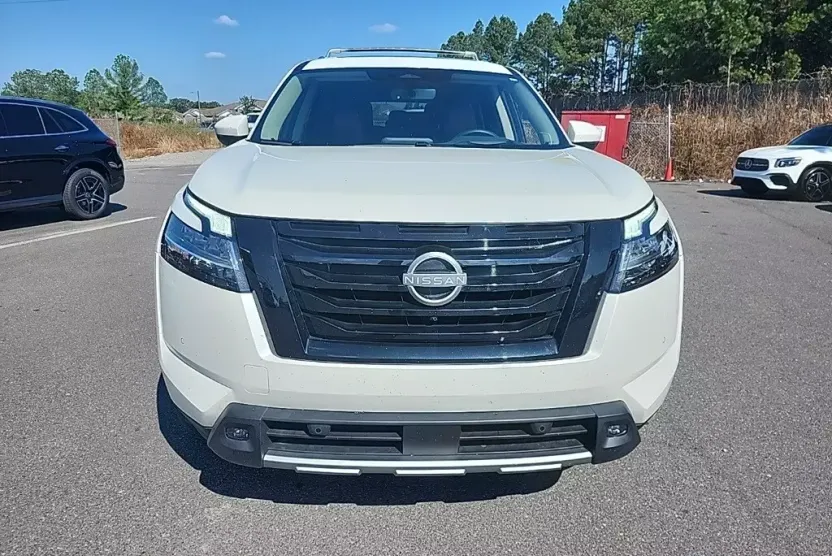 2024 Nissan Pathfinder Platinum photo 1