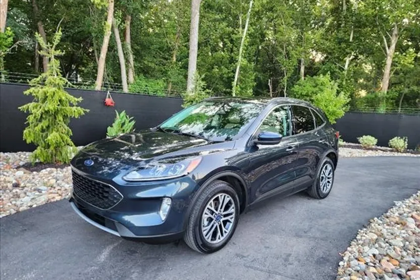 2022 Ford Escape SEL photo 1