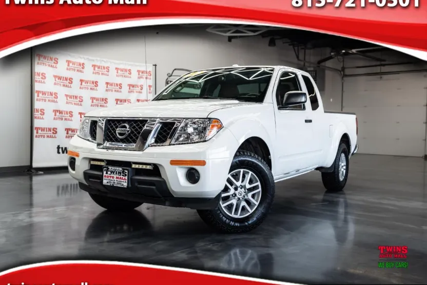 2015 Nissan Frontier S Crew Cab photo 1
