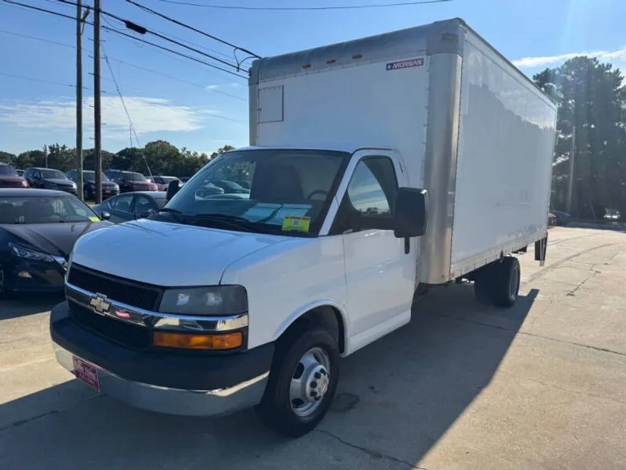 2014 Chevrolet Express 3500 Cutaway photo 1