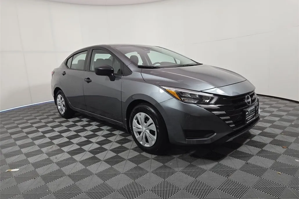 2025 Nissan Versa 1.6 S photo 1