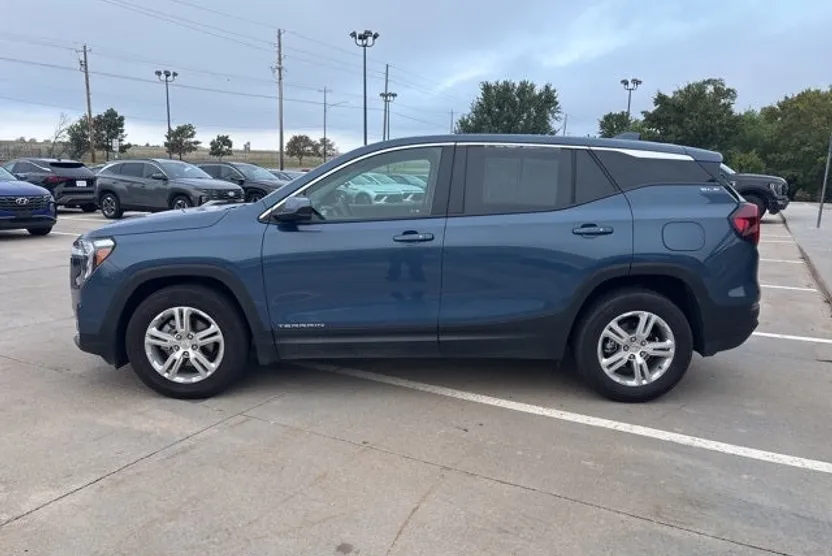 2024 Gmc Terrain SLE photo 1