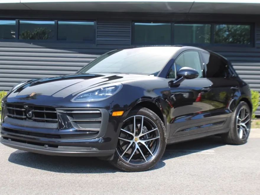 2025 Porsche Macan T photo 1