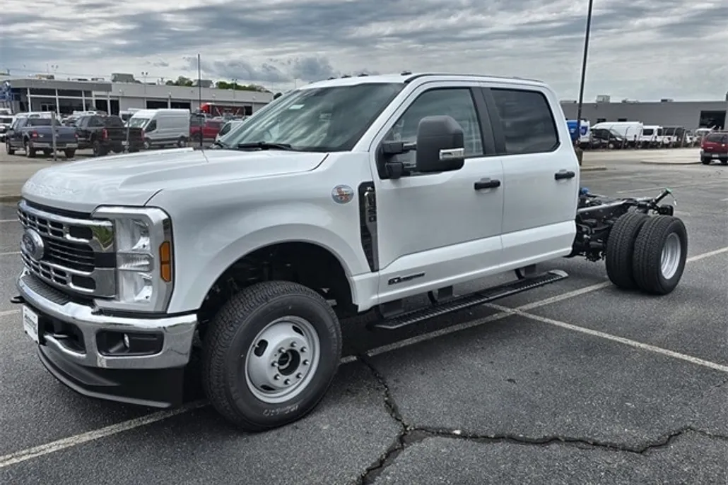 2025 Ford F-350 XL photo 1