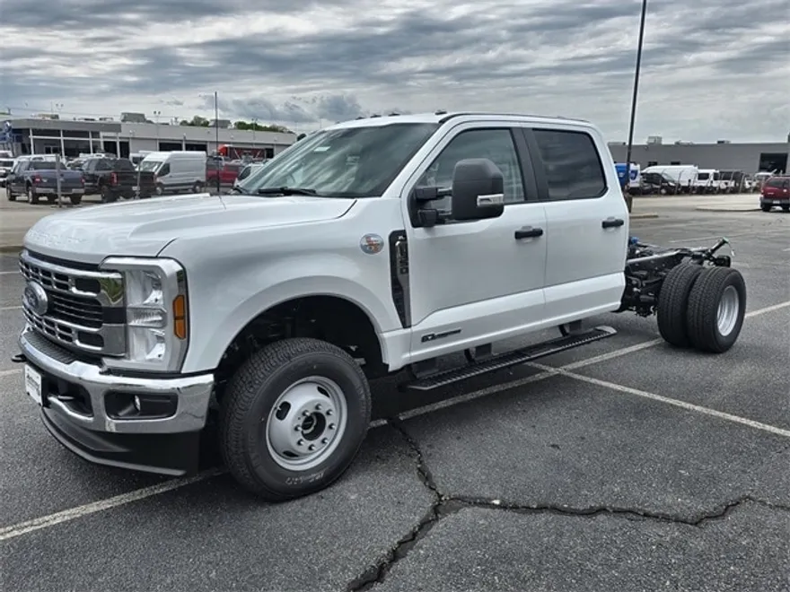 2025 Ford F-350 XL photo 1