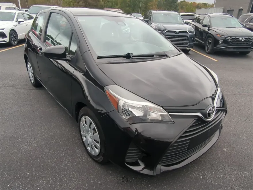 2017 Toyota Yaris L photo 1