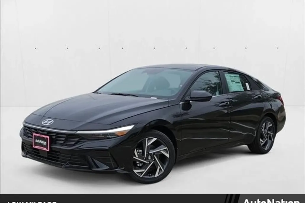 2025 Hyundai Elantra SEL Convenience photo 1