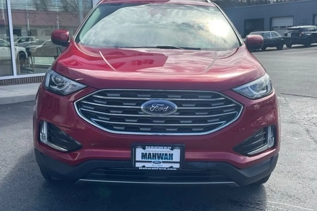 2022 Ford Edge SEL photo 1
