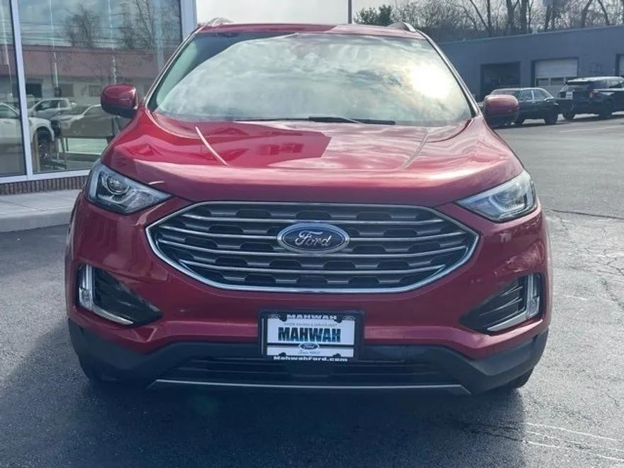 2022 Ford Edge SEL photo 1